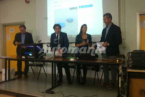 Conferenza Stampante 3D Isit Cento (Fe) - Premiazione finale con il Gagliardetti per Isit100 ritirato dal Preside dell'istituto