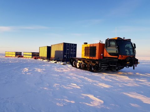 Panther - <b>Scopri Prinoth XL Antartide: Il Trattore da Neve Definitivo</b>. Prinoth XL Antartide con rimorchio ghiaccio: la soluzione ideale per condizioni estreme. Massima efficienza e trazione inarrestabile. Pronto a sfidare il freddo? Guarda adesso!