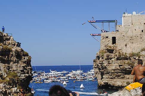 Red Bull - Red Bull Cliff Diving World Series 2015 spettacolare gara di tuffi a Polignano