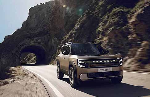 SUV 2027 - Il Renault Bridger Concept rivoluziona i SUV urbani: lungo meno di 4 metri, offre forme muscolose da vero fuoristrada con la caratteristica ruota di scorta sul portellone. Un look avventuroso che nasconde un abitacolo sorprendentemente spazioso