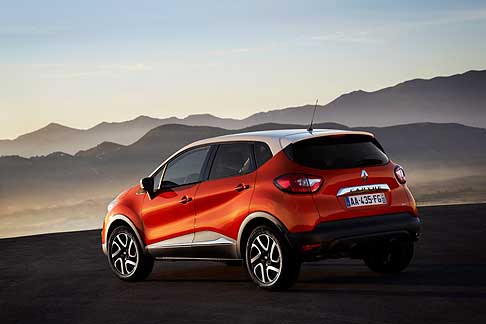 Renault - Renault Captur crossover posteriore vettura con sensori posteriori di parcheggio