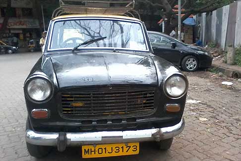Fiat - Auto storica Taxi Fiat - Premier Padmini Taxi indiano a Mumbai photo by Omkar Nalavade per Automania.it