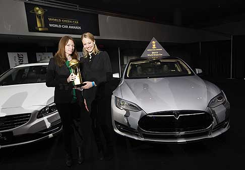 Tesla Model S - Tesla Model S vince il World Green Car of the Year 2013 al Salone di New York