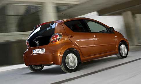 Toyota - Nuova Toyota Aygo Model Year 2012 retro vettura