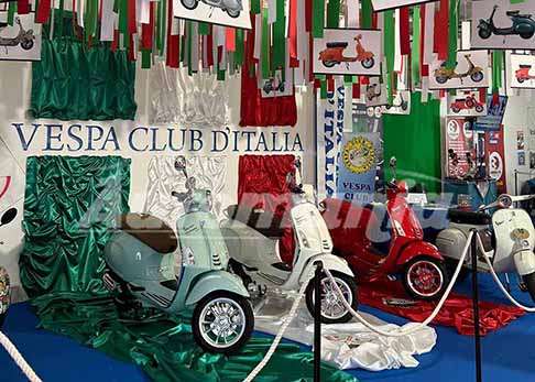 Auto Storiche in Fiera Expo Levante Bari - Vespa Club italia con le Vespe della Piaggio all´Expo Levante Bari 2023
