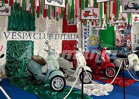 Auto Storiche in Fiera Expo Levante Bari - Vespa Club italia con le Vespe della Piaggio allExpo Levante Bari 2023