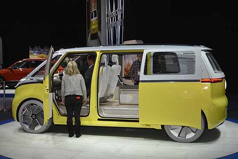 Volkswagen - Volkswagen I.D. Buzz portiere aperte, in prima mondiale a Detroit