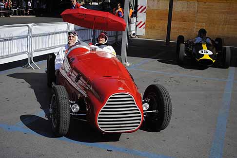 Auto storica - Auto storiche con piloti pronti per la partenza al GP di Bari in una calda giornata soleggiata