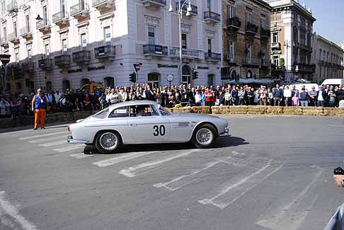 Auto storica - Vettura storica maserati by Bertone per la gara di regolarit