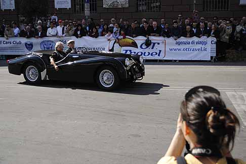Auto storica - Auto storica nera targata Taranto per il GP di Bari