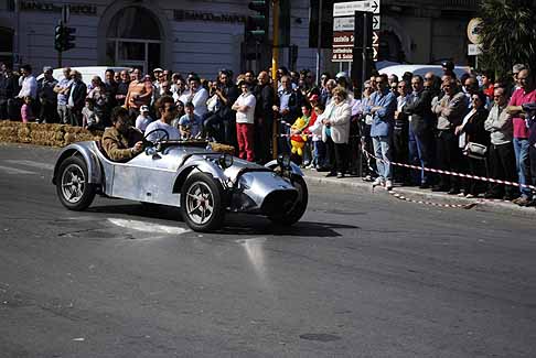Auto storica - Vettura storica Inglese Astin in pista al GP di Bari