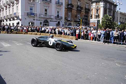 Monoposto storica - Monoposto depoca nel circuito cittadino di Bari