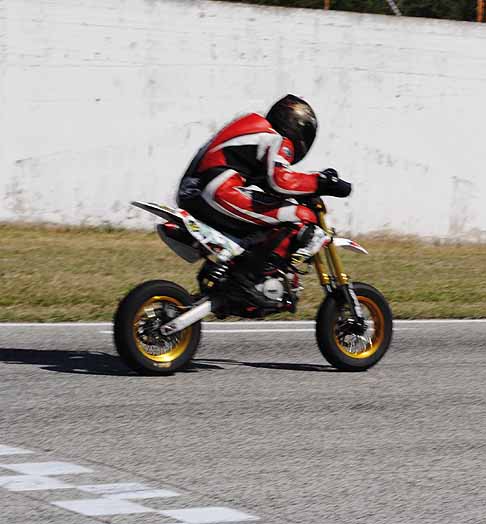 Moto - Moto che gareggia in pista