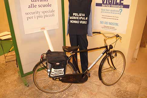 Ferragosto - Bicicletta della polizia Municipale di Gioia del Colle 