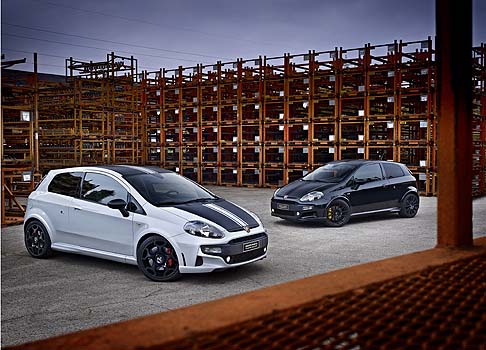 Abarth - La nuova Abarth Punto Supersport viene proposta con il motore potenziato a 180 CV di serie e nuova verniciatura lucida-opaca opzionale per tetto e cofano impreziosita dalla banda passante in tinta vettura. 