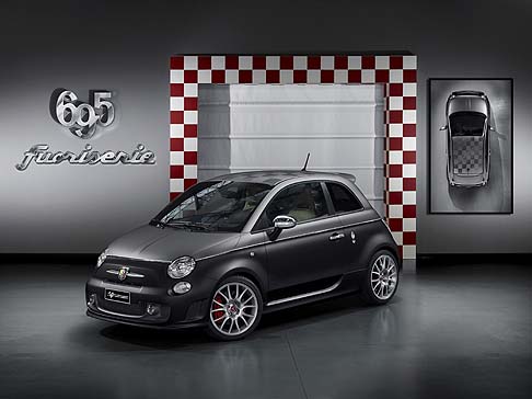 Abarth - La personalizzazione Abarth 695 Black Diamond strizza locchio al pubblico femminile. 