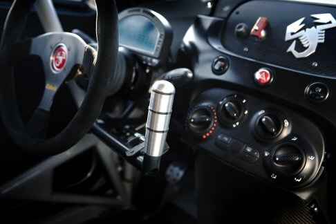 Abarth - Dal rilancio ad oggi, le vendite risultano in continua crescita, come dimostrano le circa 38.000 vetture vendute tra i modelli Abarth Punto e Abarth 500, oltre a pi di 9.500 kit prestazionali destinati ai due modelli. 