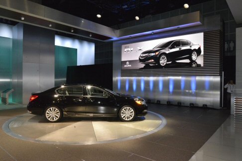 Acura - Potente, spaziosa e tecnologicamente avanzata, la berlina di lusso Acura RLX si svela ufficialmente al Salone di Los Angeles, per offrire stile misurato e una propulsione ibrida, in grado di garantire consumi contenuti e ridotte emissioni inquinanti.
