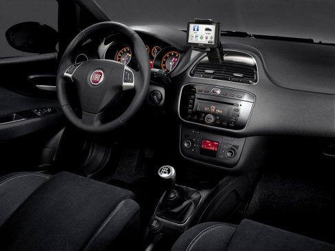Fiat - Il pack Sport Look consente di scegliere tra 5 soluzioni bicolore: tutte abbinate al tetto nero lucido, Arancio Sicilia, Bianco Gelato, Grigio Moda, Rosso Passione e Grigio Argento.