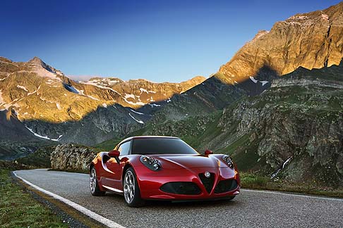 Alfa Romeo - Lunga circa 4 metri e dotata di un passo inferiore a 2,4 metri, la vettura  dotata di unanima sportiva che regala emozioni alla guida anche nelle condizioni pi impegnative.