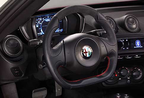 Alfa Romeo - Alfa Romeo 4c volante e cruscotto illuminato