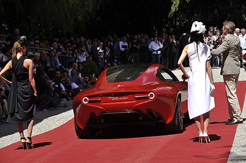 Alfa Romeo - La vettura  un omaggio al modello Alfa Romeo 1900 C52 Disco Volante, coup che quest'anno festeggia il 60esimo anniversario, disegnata dalla Carrozzeria Touring nel 1952.
