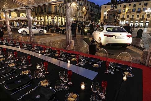 Alfa Romeo - Una cena in rosso con lAlfa Romeo Giulia e la sportiva Alfa Romeo 4C