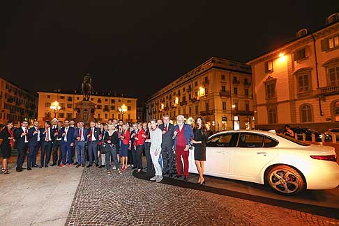 Alfa Romeo - The Red Table con l´Alfa Romeo Giulia e l´Alfa Romeo 4C