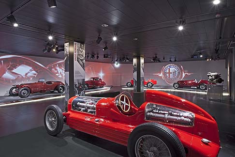 Alfa Romeo - In occasione dei festeggiamenti per i suoi 105 anni di storia, Alfa Romeo inaugura il Museo storico di Arese, denominato “La macchina del tempo” dove è possibile seguire tutte le tappe più importanti di questo brand.