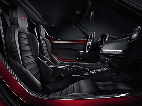 Alfa Romeo - Derivata dalla concept presentata al Salone di Ginevra 2011, l'Alfa Romeo 4C impiega tecnologie e materiali derivati dalla 8C Competizione e tecnologie proprie di modelli Alfa Romeo attualmente sul mercato, ma ancora pi evolute. 