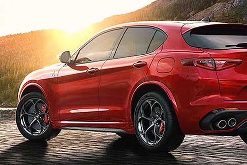 Alfa Romeo - Nuovo Suv Alfa Romeo Stelvio Quadrifolio verde