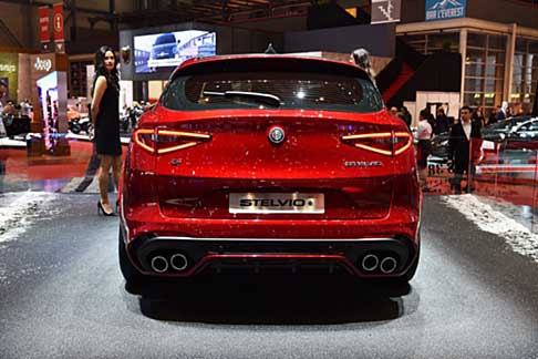Alfa Romeo - Nella gamma è presente anche la versione Alfa Romeo Stelvio Quadrifoglio 2.9 V6 Biturbo benzina da 510 CV. Il Crossover Suv del Biscione