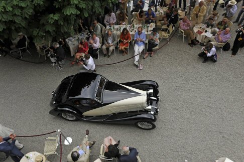 Alfa Romeo - Il modello Alfa Romeo 6C 1750 GS si  aggiudicato, oltre al Best of Show del Concorso dEleganza conferito dalla giuria e al premio attribuito dal pubblico, anche la Coppa d'Oro assegnata per referendum a Villa dEste.