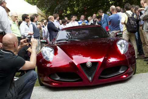 Alfa Romeo - La vettura ha vinto, attraverso un referendum che ha coinvolto pubblico, il Design Award for Concept Cars & Prototypes. 