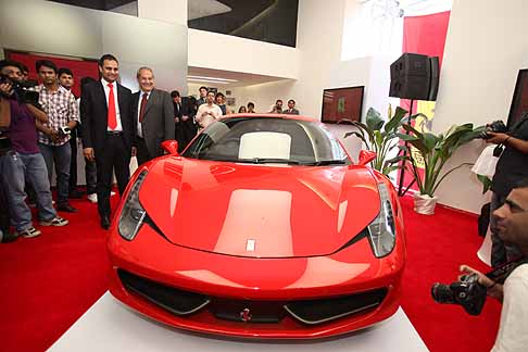 Ferrari - Ing. Amedeo Felisa e Ashish Chordia allinaugurazione dello show room Ferrari di New Delhi