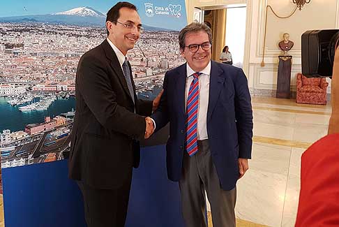 Accordo Anas mobilit sostenibile - Smart City a Catania, il sindaco di Catania Enzo Bianco e il presidente di Anas Gianni Vittorio Armani hanno sottoscritto un protocollo dintesa per la mobilit sostenibile