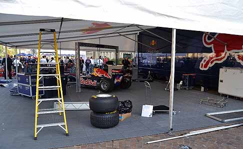 Red Bull - Area paddock Red Bull allestita a Piazza Vittorio