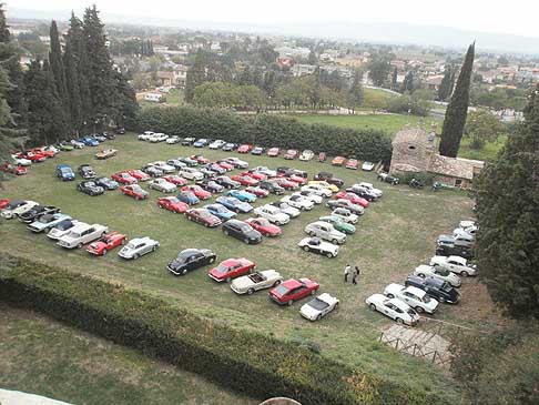 raduno auto - Le auto storiche schierate a Villa Fidelia per la corsa di regolarita dellevento Asiautoshow 2012