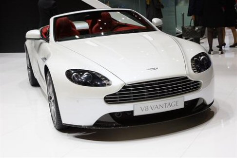 Aston Martin - Ma il 2012 vedr l'arrivo della nuova gamma Vantage V8, nelle versioni coup e roadster, e presente anche a Ginevra, che introduce nel proprio equipaggiamento la nuova trasmissione a sette velocit Sportshift  II, con un nuovo pacchetto aerodinamico.