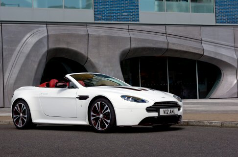 Aston Martin - Limited edition prodotta in soli 101 esemplari, la sportiva all british sfoggia elementi in fibra di carbonio e tutta la sportivit del potente V12 da 6 litri, abbinato ad un cambio manuale a sei marce.
