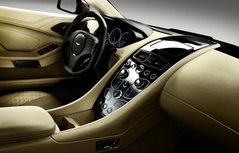 Aston Martin  - Lautotelaio introduce, inoltre, sottotelai pi leggeri ancorati alla scocca con supporti rigidi e sospensioni migliorate con ammortizzatori Bilstein a controllo elettronico regolabili su tre posizioni.