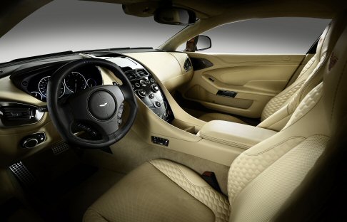 Aston Martin  - La nuova Vanquish sar commercializzata a partire dai primi mesi del 2013, dopo aver fatto capolino al Concorso di Eleganza di Pebble Beach e alla platea europea del Salone di Parigi. In Italia verr venduta al un prezzo di 255.843 euro. 