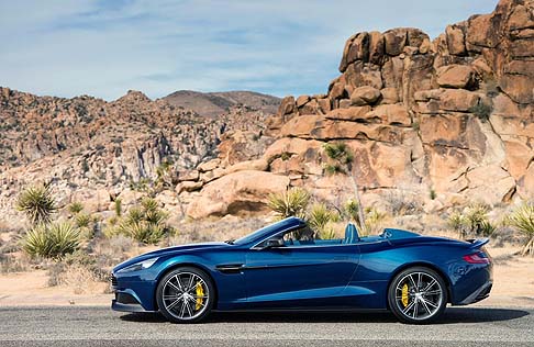 Aston Martin - Il corpo vettura  integralmente realizzato in fibra di carbonio, consentendo di ottenere un peso pari a 1.844 kg.