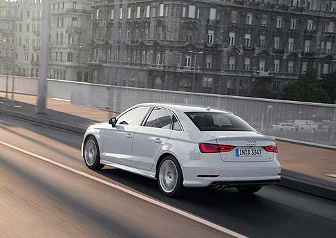 Audi - Lunga 4,46 metri, larga 1,80 e larga 1,42, la A3 Sedan  inizialmente offerta in abbinamento alle motorizzazioni 1.4 TFSI da 140 CV, 1.8 TFSI da 180 e 2.0 TDI da 150 CV. 