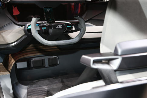 Audi - Pur essendo pensata per risultare completamente autonoma, la vettura  dotata dei tradizionali elementi di guida: volante e pedaliera