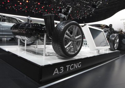 Audi - Il cliente ha la possibilit di scegliere fra molti optional, come lAudi adaptive light, il telaio Audi magnetic ride e il tetto panoramico in vetro. 