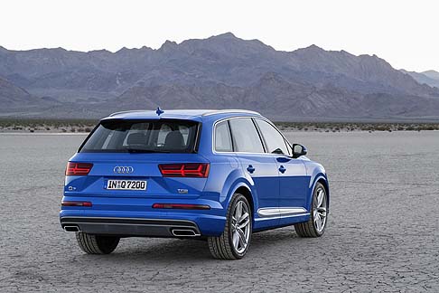 Audi - I propulsori disponibili includono le unit 3.0 TDI da 272 CV e 3.0 TFSI da 333 CV che, rispettivamente, gli consentono di scattare da 0 a 100 km/h in 6,1 secondi (TFSI) e 6,3 secondi (TFSI). 