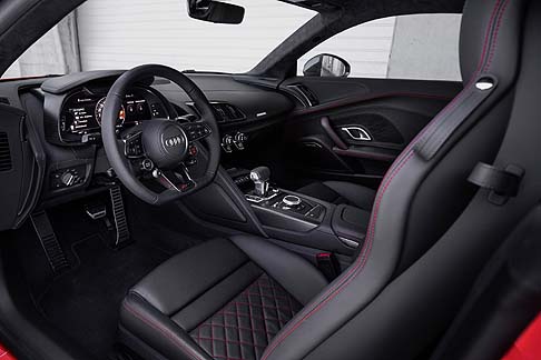 Audi - I modelli della gamma includono anche lAudi R8 LMS e lAudi R8 e-tron. La prima  la nuova auto da corsa per la categoria GT3, mentre laltra  la sportiva elettrica ad alte prestazioni. 