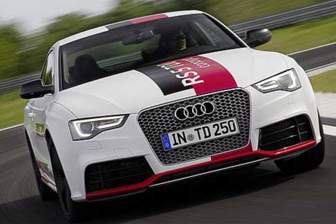 Audi - Audi RS5 TDI Concept con motore V6, un 6 cilindri a gasolio con due turbine, in grado di produrre una potenza massima di 386 CV, e 750 Nm a 1.250 giri