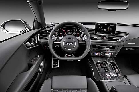 Audi - L'offerta degli optional include il display head-up, l'advanced sound system firmato Bang & Olufsen , i sistemi di assistenza alla guida, tra cui l'adaptive cruise control con funzione Stop&Go.